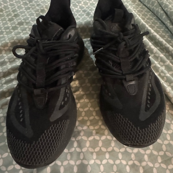 These are like brand new. They are more of a running shoe so to bulky for me. - Picture 2 of 3